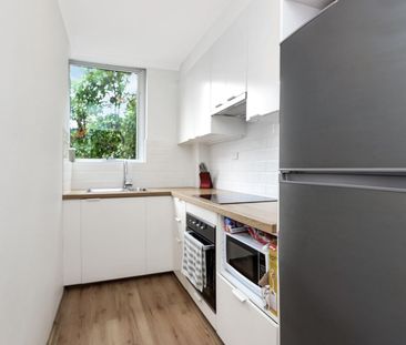 Modern One-Bedroom Apartment in Quiet Location - Photo 3