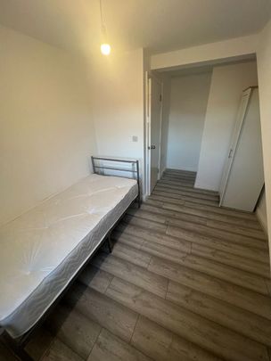 5 Bed Terraced House, Sheffield, S8 - Photo 1