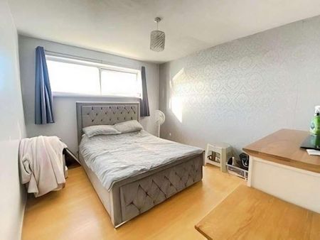 Priory Oak, Brackla, Bridgend, CF31 - Photo 4