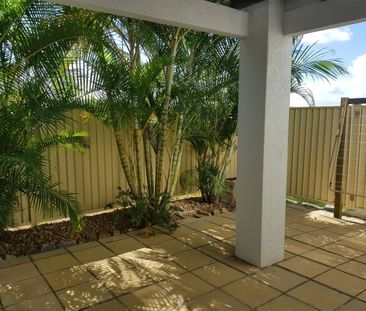 Beautifully Presented Townhouse in Resort‑Style Estate - Photo 3