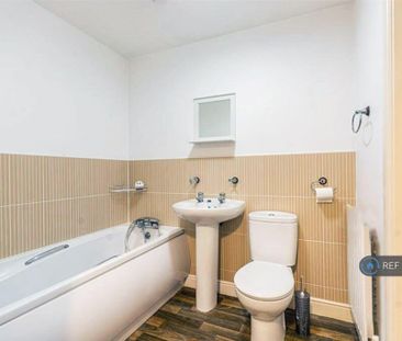 3 bedroom semi-detached house to rent - Photo 5