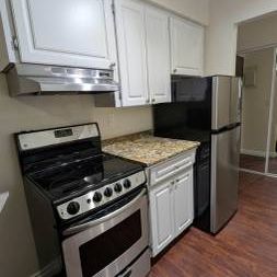 1 Bedroom Apartment in LANGLEY CITY - Photo 2