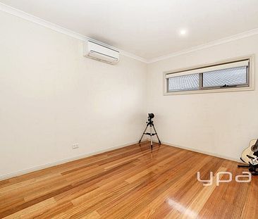 33 Strident Road, CRAIGIEBURN - Photo 5