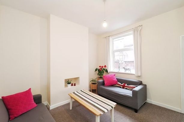 4 Bed End Terrace, Avenue Road Extension, LE2 - Photo 1