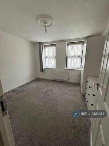 4 bedroom terraced house to rent - Photo 3