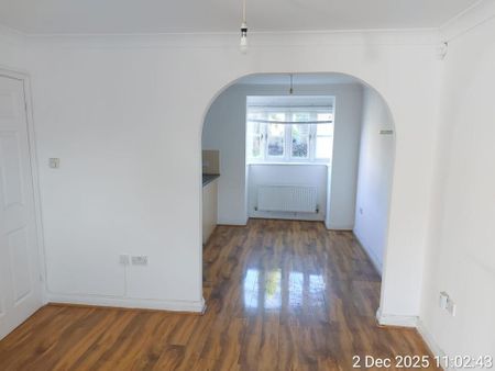 3 bedroom terraced house to rent - Photo 3