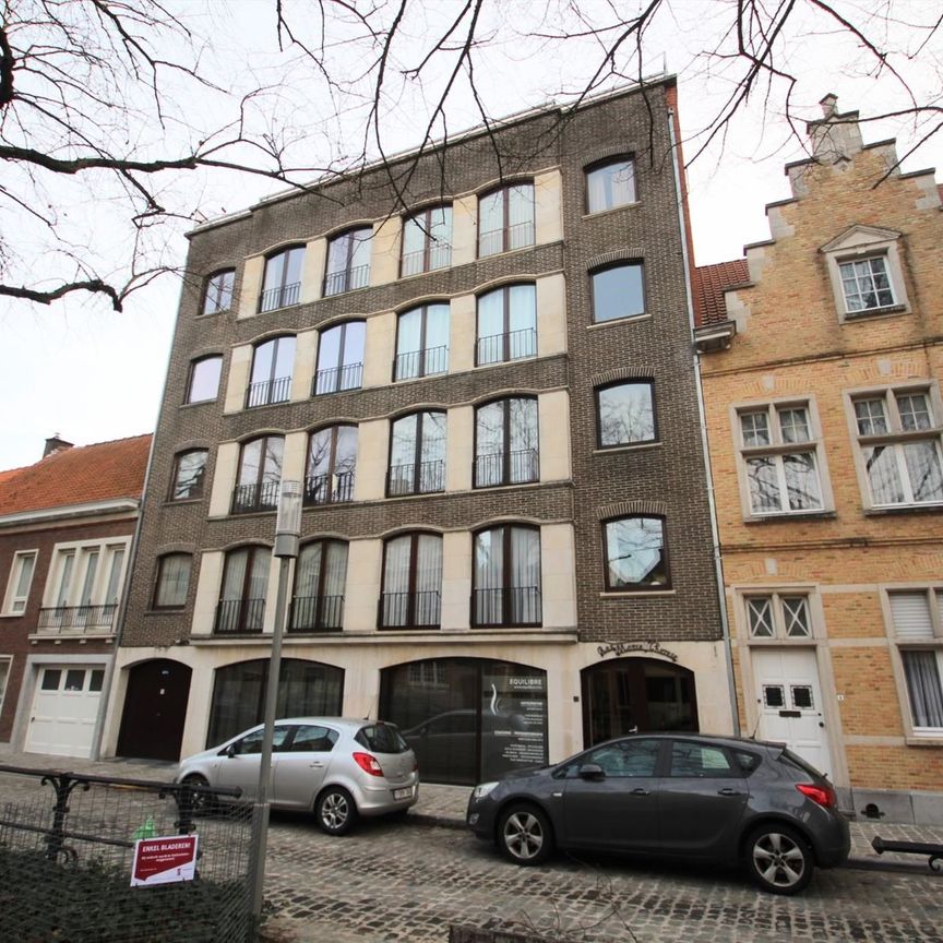 APPARTEMENT MET 3 SLAAPKAMERS IN CENTRUM IEPER - Photo 1