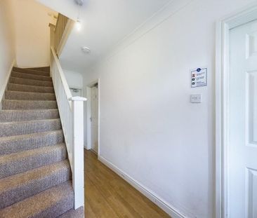 1 bedroom in a house share to rent - Photo 4