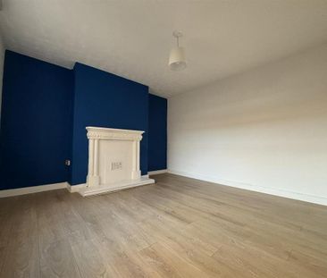 2 bedroom end of terrace house to rent - Photo 2