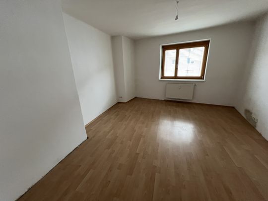 Bruck. Martin-Luther-Straße. Sehr schöne Wohnung mit Balkon für ein liebes Pärchen - Photo 1