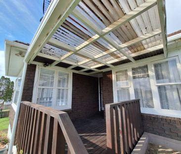 Family home with a big yard! - Photo 1