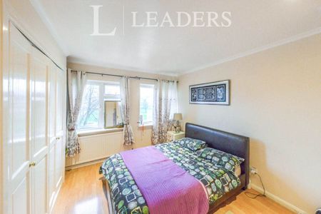 3 bedroom maisonette to rent The Ridgeway - Photo 3