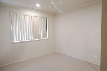 4 Bed, 2 Bath, 2 Car House in Oxenford – Ideal Family Living Awaits! - Photo 2