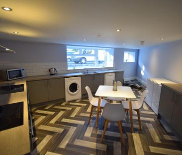 1 bedroom in a house share to rent - Photo 4