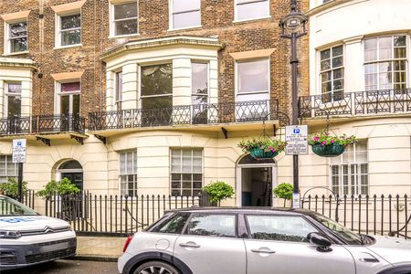 Impressive 2 bedroom apartment located on one of Marylebone's most attractive garden squares. - Photo 5