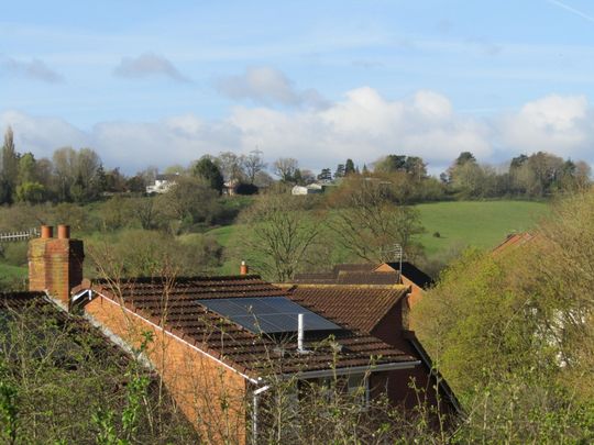 3 bed House - To Let - Photo 1