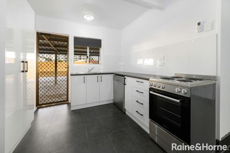 Renovated Unit Close to CBD Available for Rent - Photo 4