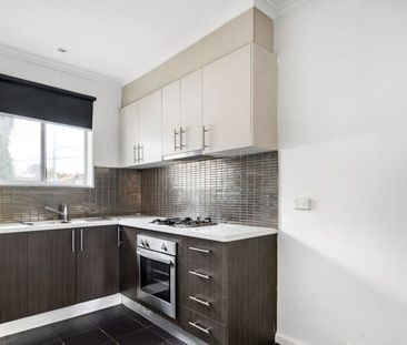 Move in and Enjoy – Prime Essendon Address - Photo 3