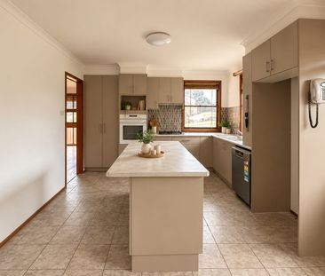 Comfortable Family Living in a Convenient St Andrews Location - Photo 6