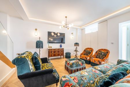 2 bedroom mews to rent - Photo 2