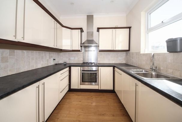 1 bedroom in a house share to rent - Photo 1