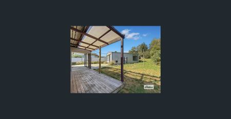 Neat home with separate studio - Photo 2