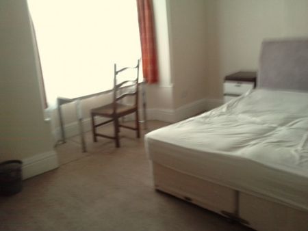 3 Bed Flat To Let - Student Accommodation Portsmouth - Photo 2