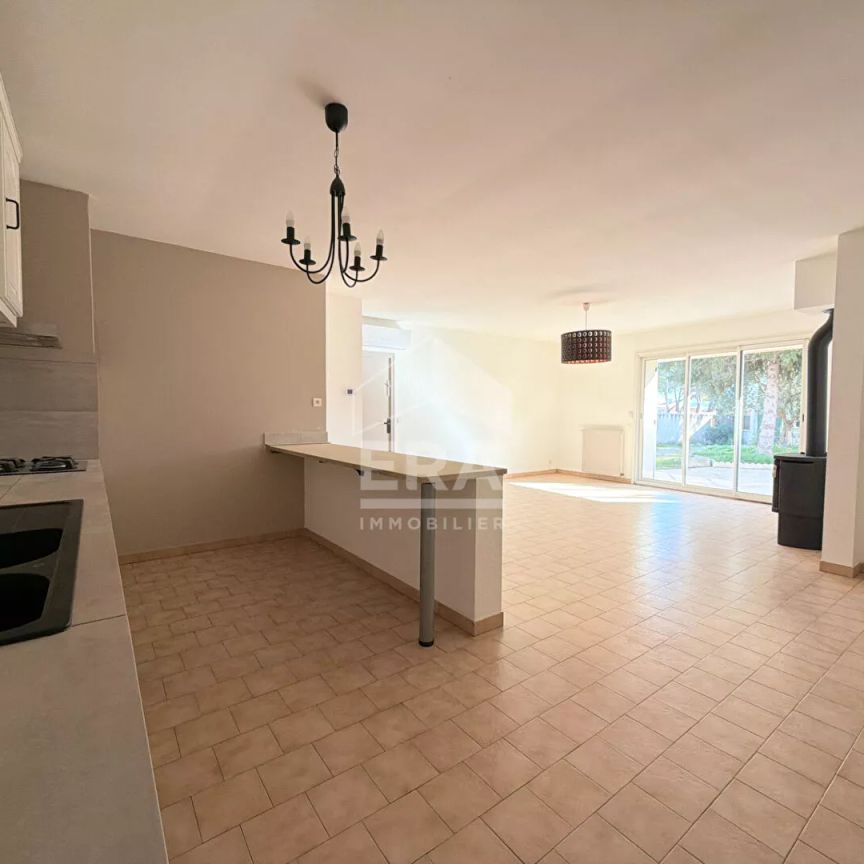 A LOUER LE PUY SAINTE REPARADE 13610 CENTRE VILLE MAISON PLAIN PIED DE TYPE 4 DE 106M² AVEC TERRAIN DE 300M² ET GARAGE - Photo 1