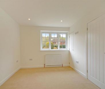 2 bedroom end of terrace house to rent - Photo 4
