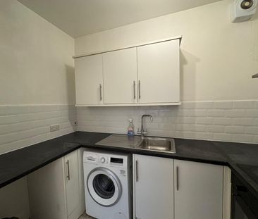 1 Bed Flat, Thames Circle, E14 - Photo 4