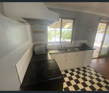 WELL PRESENTED THREE BEDROOM ONE BATH HOME - LARGE BACK YARD - Photo 4