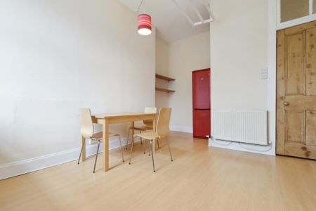 3 bedroom flat to rent - Photo 2