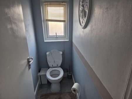 1 bedroom in a house share to rent - Photo 5