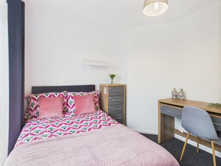 4 bedroom terraced house to rent - Photo 5