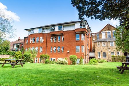 Studio Flat, Mapesbury Road, NW2 - Photo 2