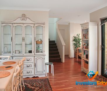 AMAZING TOWNHOUSE - Photo 2