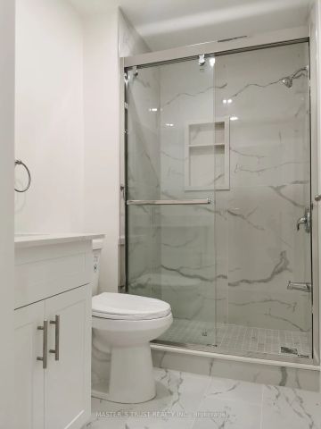 Detached Home For Lease | N9254535 - Photo 2