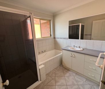 1/55 Catherine Drive, Hillside, Vic 3037 - Photo 1