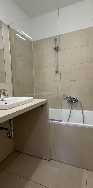AB JUNI: Lichtdurchflutet und modern: 3-Zimmer-Traum mit Balkon - Foto 1