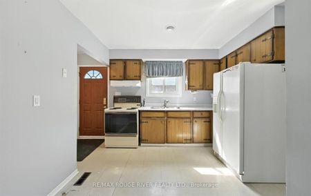 For Lease - 135 Calais Street Unit# Main Floor, Whitby, Ontario - Photo 5