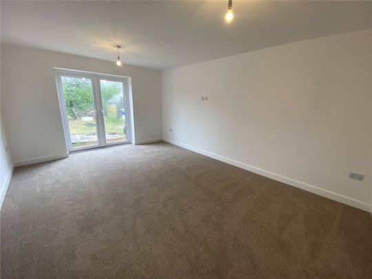 Bowbridge Road, Newark, Notts, NG24 - Photo 1