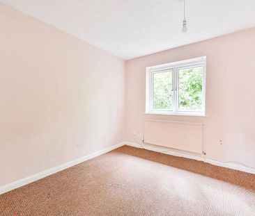 2 bedroom end of terrace house to rent - Photo 2