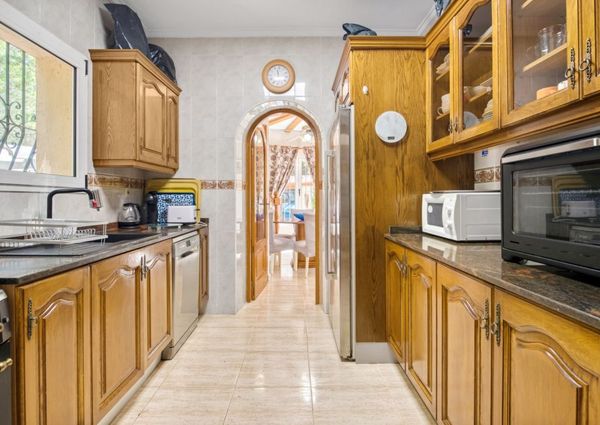 Villa for rent in Cumbre del Sol with 5 bedrooms