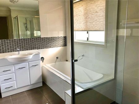 Superb Quality Home in Quiet Location - Photo 5