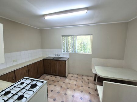 2/27 Collins Street, Clayfield QLD, Belconnen - Photo 5