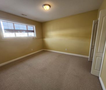 Beautiful 4 Bedroom House in Kentwood! - Photo 4