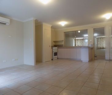 Family Home with Aircon! - Photo 3