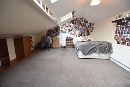 7 bedroom Flat in Woodsley Road, Leeds - Photo 4