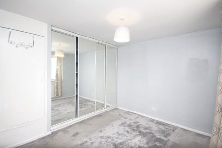 3 bedroom end of terrace house to rent - Photo 5