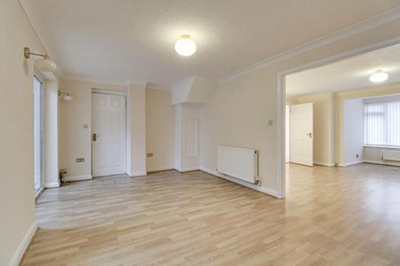 5 bedroom detached house to rent - Photo 4